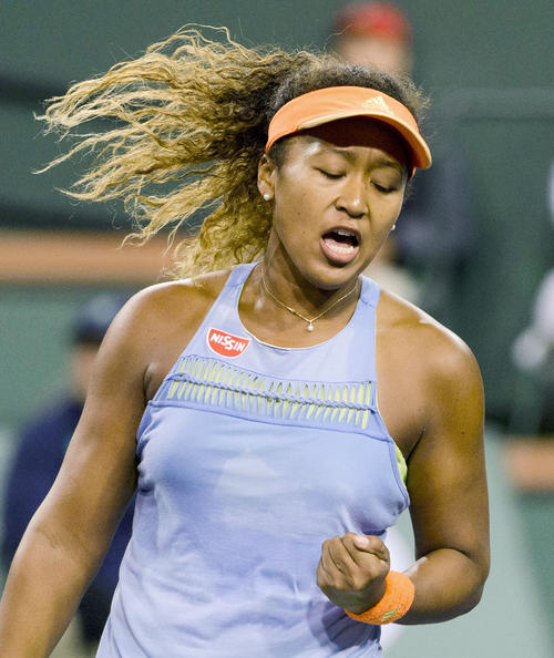 女子シングルス準決勝で、ポイントを奪いガッツポーズする大坂（共同）2018年３月13日