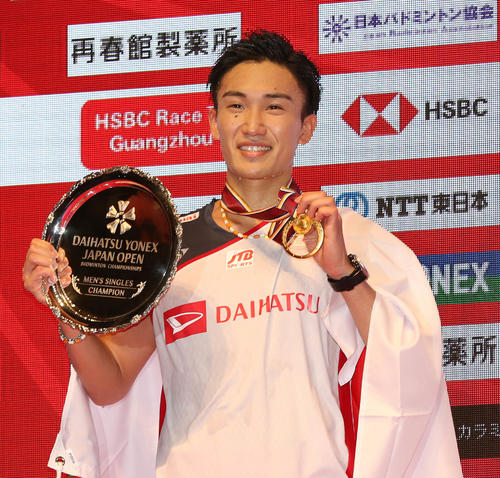 桃田賢斗、日本男子シングルス初優勝「手が震えた」 - スポーツ : 日刊