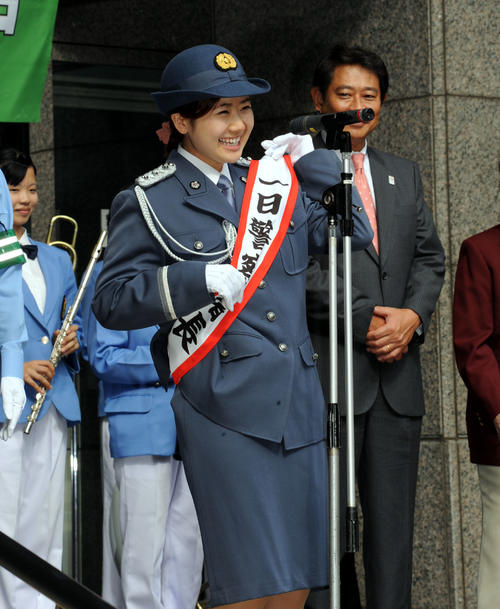 12年9月、一日杉並警察署長を務めた卓球の福原