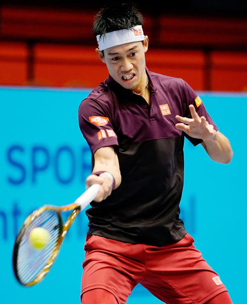 シングルス1回戦　フランシス・ティアフォーと対戦する錦織（共同）
