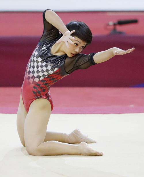 女子個人総合決勝　村上の床運動（共同）