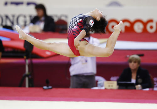 女子個人総合決勝　村上の床運動（共同）