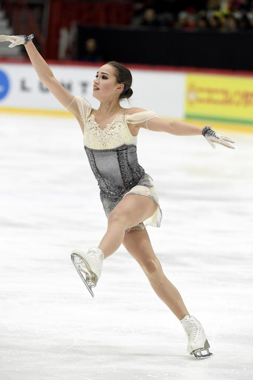 女子SPで1位発進したザギトワ（AP)