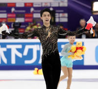 羽生結弦V 足負傷乗り越え日本人最多GP10勝 - フィギュア : 日刊