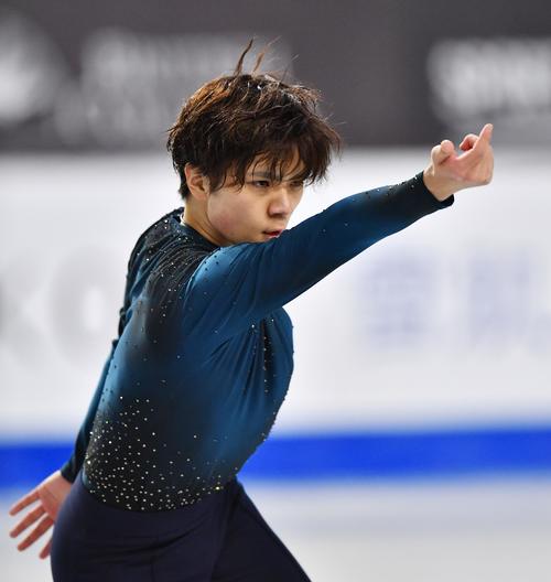 グランブリファイナル男子フリーで演技をする宇野(撮影・菅敏)