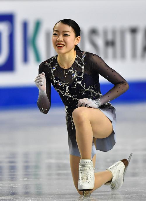 グランプリファイナル女子フリーの演技を終え、笑顔を見せる紀平（撮影・菅敏）