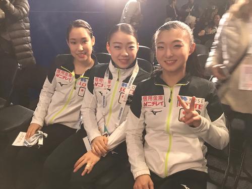 ショートプログラムを終えた右から坂本花織、紀平梨花、三原舞依（撮影・松本航）