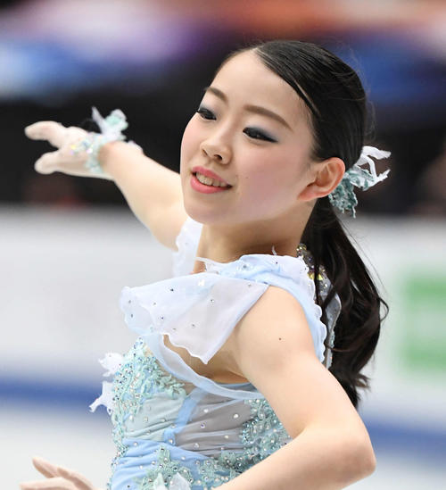 女子SPで華麗に滑る紀平(撮影・鈴木みどり)