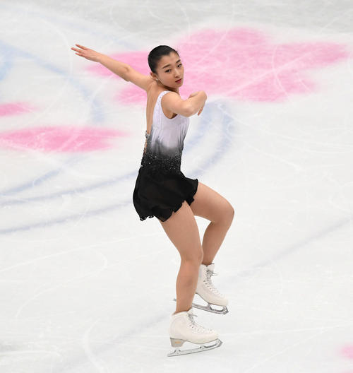 女子フリーで演技を見せる坂本（撮影・山崎安昭）