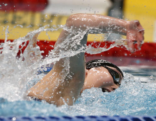 女子200メートル自由形決勝で力泳する五十嵐（撮影・河田真司）