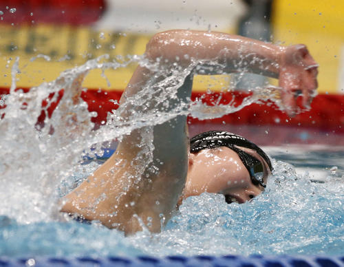 女子200メートル自由形決勝で力泳する五十嵐(撮影・河田真司)