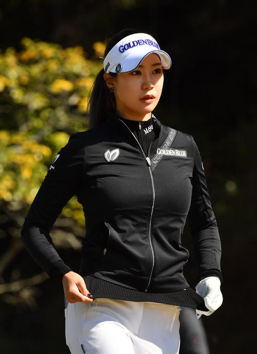 18番に向かうユ・ヒョンジュ（撮影・柴田隆二）