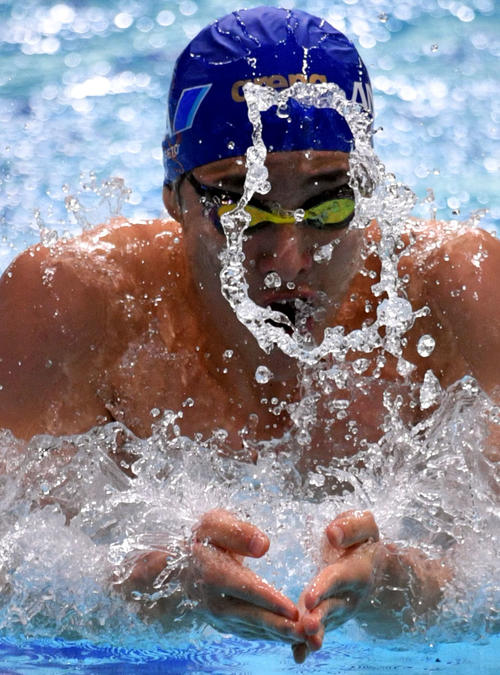 男子200メートル個人メドレー予選の瀬戸の力泳（撮影・滝沢徹郎）