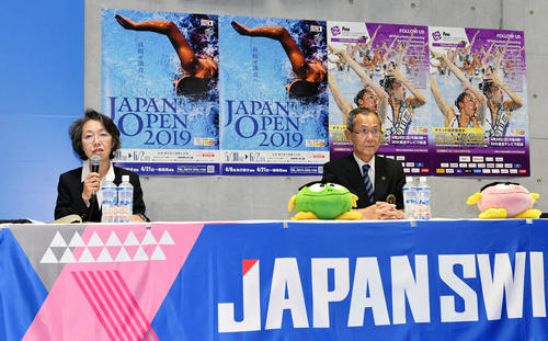 ASWS2019東京大会の会見をする斎藤AS副会長（左）と鈴木常務理事（撮影・滝沢徹郎）