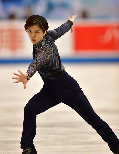 男子ショートプログラムで滑る宇野昌磨（撮影・清水貴仁）