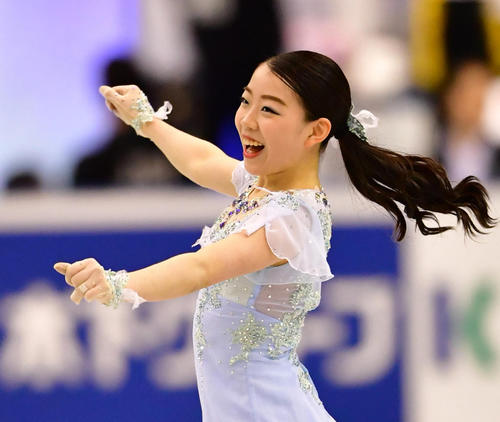 世界フィギュアスケート国別対抗戦2019　女子ショートプログラム　滑りをみせる紀平梨花（撮影・清水貴仁）