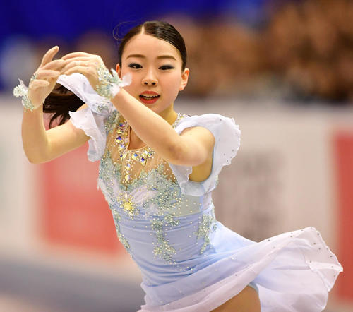 世界フィギュアスケート国別対抗戦2019　女子ショートプログラム　滑りをみせる紀平梨花（撮影・清水貴仁）