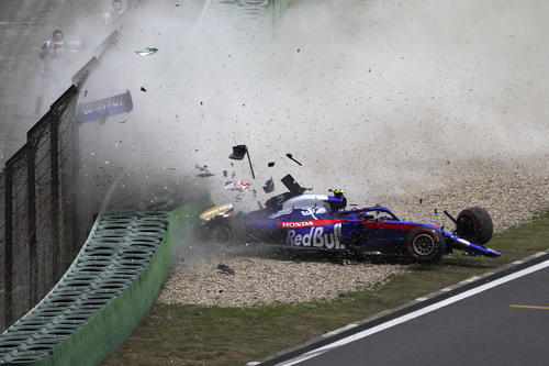 フリー走行3回目で大クラッシュを喫したトロロッソ・ホンダのアレクサンダー・アルボン（ＡＰ）
