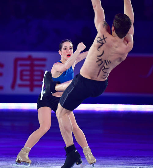 世界フィギュアスケート国別対抗戦2019 エキシビションで滑るニコル・デラモニカ、マッテオ・グアリゼ組(撮影・清水貴仁)