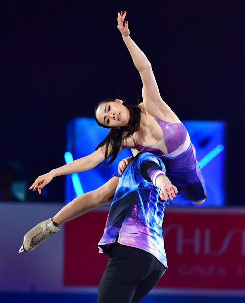 世界フィギュアスケート国別対抗戦2019 エキシビションで滑る小松原美里、ティム・コレト組(撮影・清水貴仁)