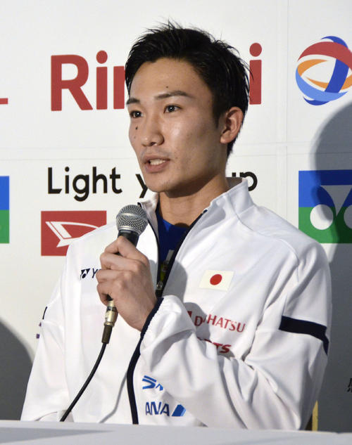 ジャパン・オープンの記者会見をする桃田賢斗（共同）