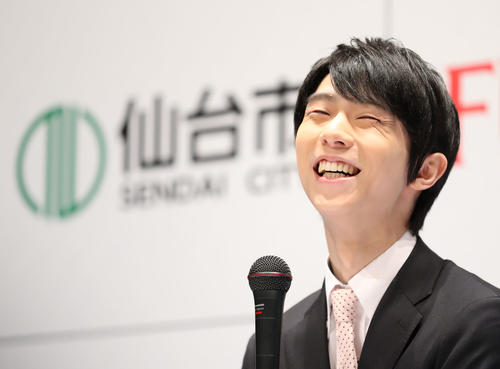記者会見する羽生結弦（撮影・林敏行）