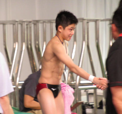 男子高飛び込みで優勝した中1の玉井陸斗（撮影・益田一弘）