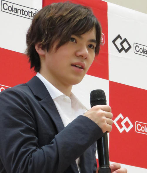 トークショーで来場者の質問に答える宇野昌磨（撮影・峯岸佑樹）