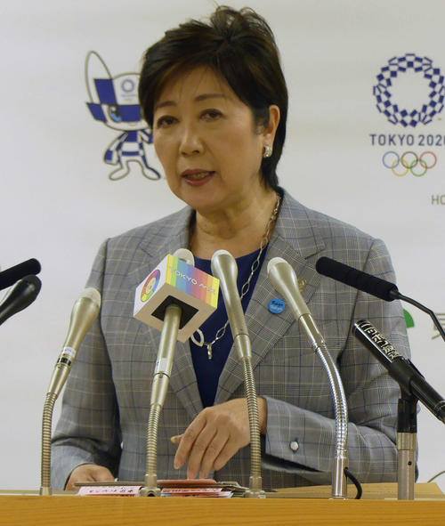 定例会見に臨む小池都知事