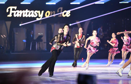 オープニングで登場した羽生結弦（撮影・加藤諒）