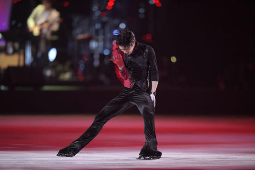 ファンタジー・オン・アイスで演技する羽生結弦（撮影・加藤諒）
