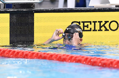 女子50メートル平泳ぎで決勝進出を決めた青木玲緒樹（撮影・鈴木みどり）