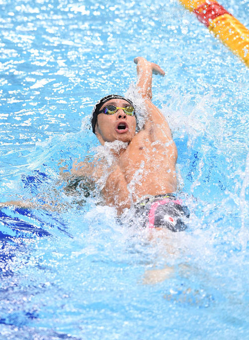 男子100メートル平泳ぎ予選で泳ぐ入江陵介（撮影・鈴木みどり）