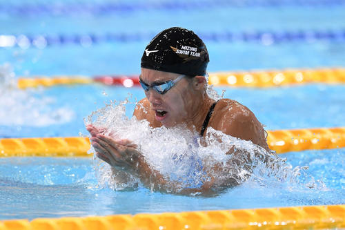 女子100メートル平泳ぎで優勝した青木（撮影・鈴木みどり）