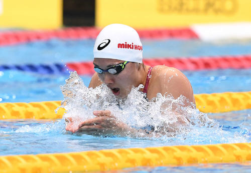 女子100メートル平泳ぎで2位の鈴木（撮影・鈴木みどり）