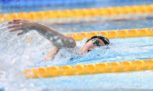 女子200メートル自由形予選で泳ぐ青木智美（撮影・鈴木みどり）