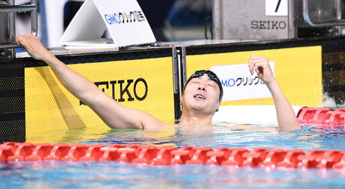 男子200メートルバタフライで世界選手権の派遣標準記録を突破できす、悔しがる坂井（撮影・鈴木みどり）