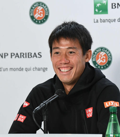 勝利後の会見で錦織は「チョレイ！！」に込めた意味を説明する（撮影・山崎安昭）