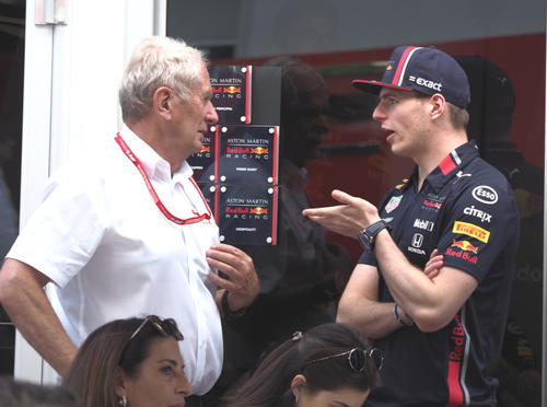 Q3に進むことができなかったマックス・フェルスタッペン（右）