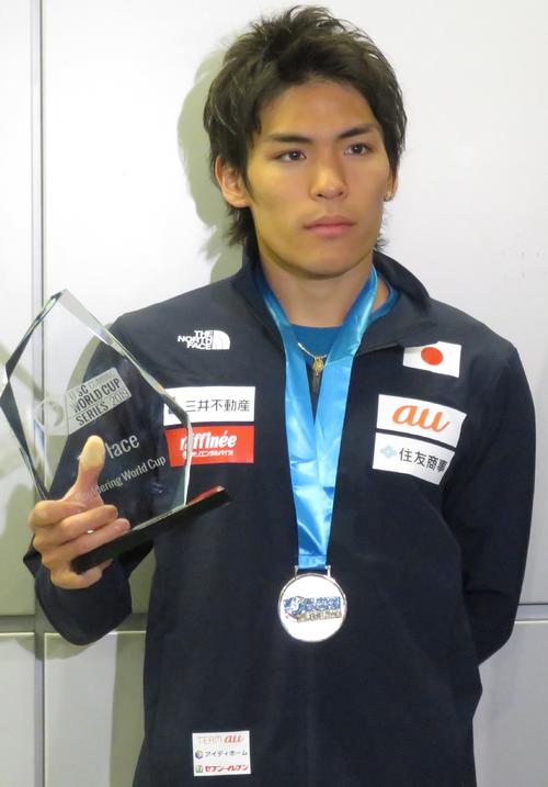 ボルダリングのシーズン総合優勝を飾った楢崎智亜（撮影・峯岸佑樹）