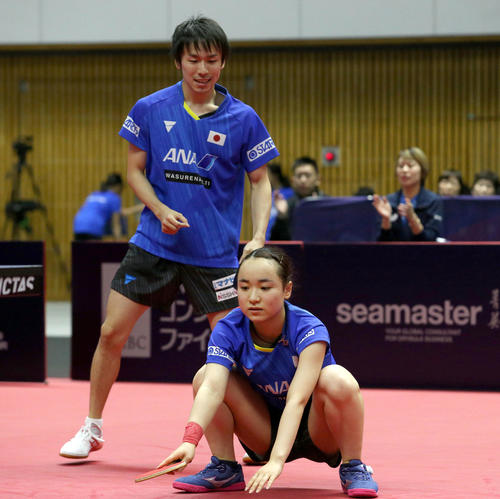 惜しくも敗れる丹羽孝希、伊藤美誠組（撮影・佐藤翔太）