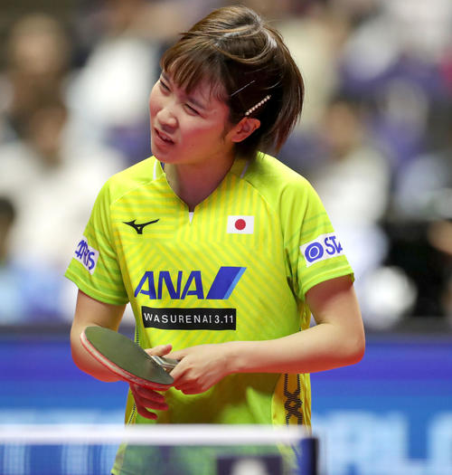 平野美宇対劉詩文　思うようにプレー出来ず顔をしかめる平野美宇（撮影・佐藤翔太）