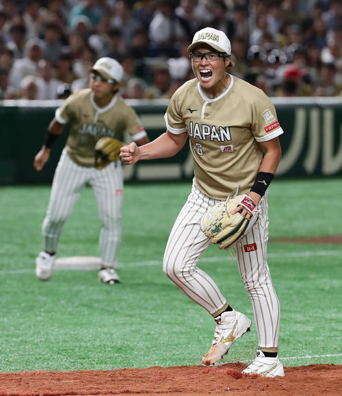 日本代表対米国代表　6回表米国代表2死一、二塁、スポルディングを三振に仕留めた日本代表先発の藤田（撮影・丹羽敏通）