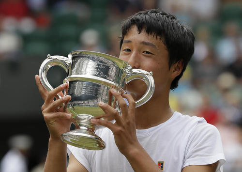 優勝した望月慎太郎（AP）