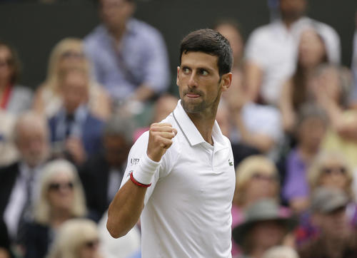 ウィンブルドン選手権決勝、ガッツポーズを見せるジョコビッチ（AP）