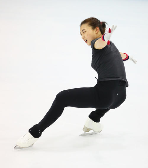 練習で激しいステップを見せる坂本（撮影・足立雅史）