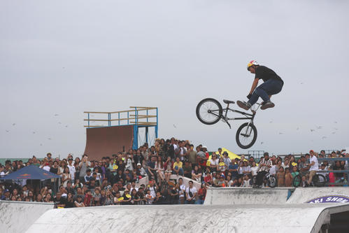 湘南オープンBMXフリースタイルで優勝を果たした中村輪夢の決勝演技