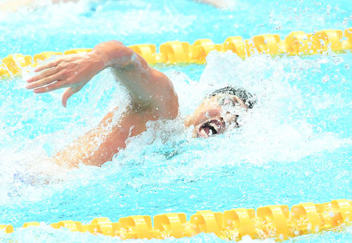 男子400メートルリレー予選　第2泳者の塩浦（撮影・鈴木みどり）
