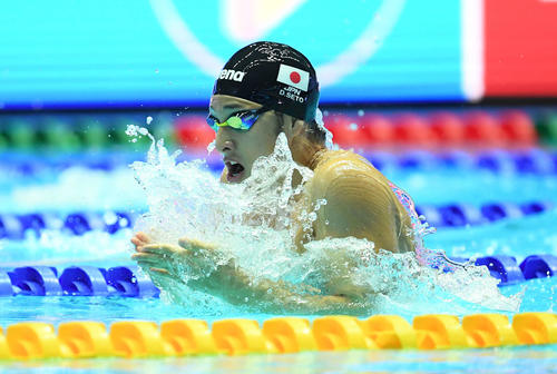 男子200メートル個人メドレー決勝で平泳ぎを泳ぐ瀬戸（撮影・鈴木みどり）