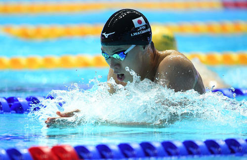 男子200メートル平泳ぎ決勝で力泳する渡辺（撮影・鈴木みどり）